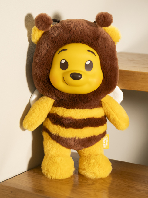 Disney YuYu Kuscheltier Winnie Puuh Biene 28 cm 6315871002102-1346_4c.jpg