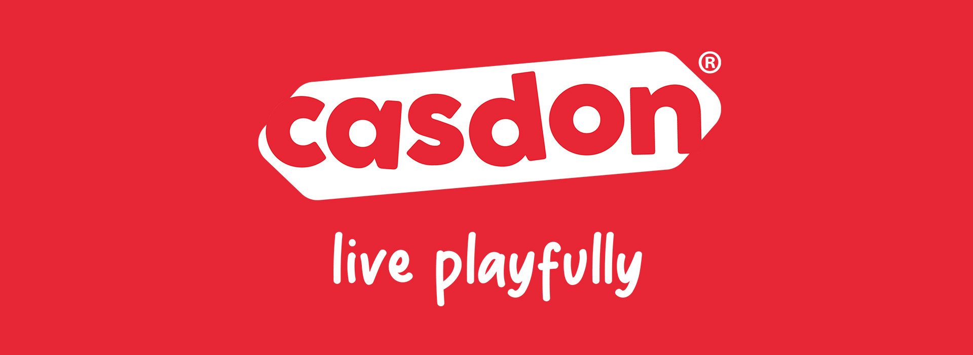 Logo casdon in Weiß auf rotem Hintergrund, mit dem Slogan live playfully in Weiß darunter geschrieben.