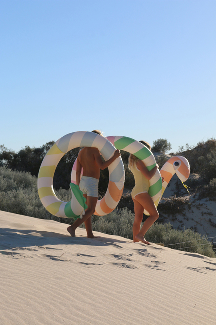 SUNNYLiFE Großes Schwimmendes Spielzeug, Poolside Sorbet Stripe