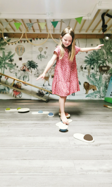 Small Foot Balancesteine