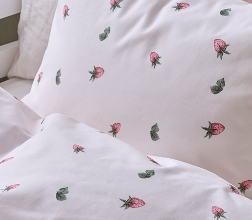 Borganäs Bettwäsche Erdbeertraum 150x210 cm