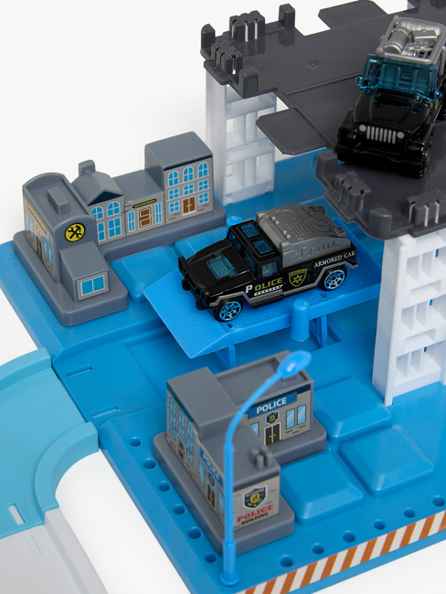 Alex's Garage Autorennbahn Polizeiparkplatz