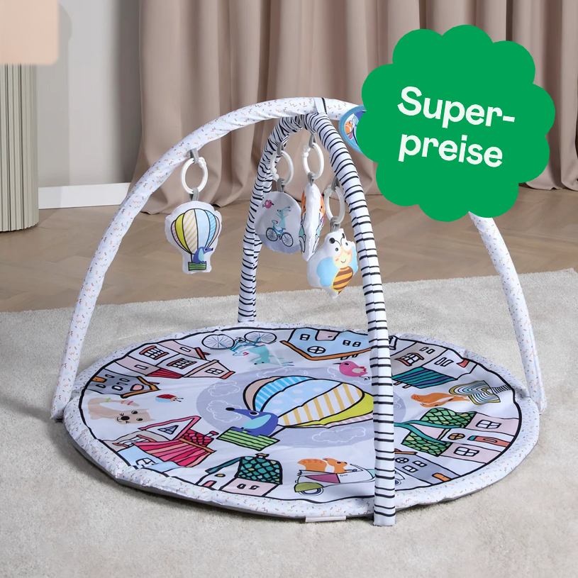 Spielbogen mit Heißluftballon-Motiv und Spielzeug. Grünes Siegel mit dem Text „Superpreise“.