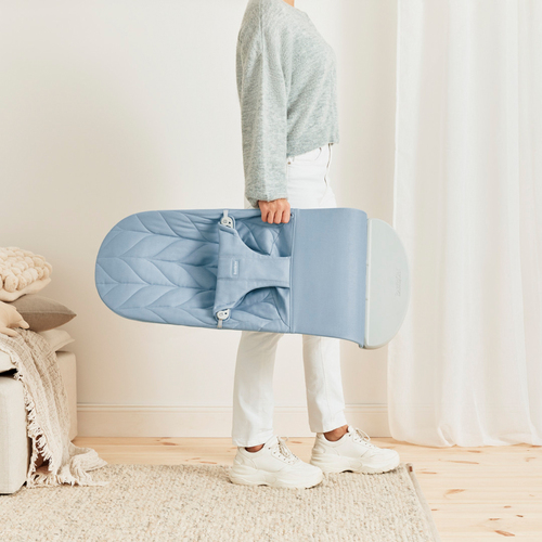 BabyBjörn Bliss Babywippe Gewebe Blütenblatt- Steppung, Blau