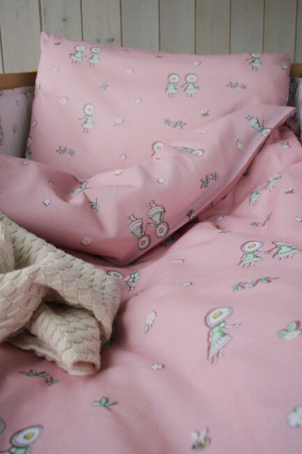 Elsa Beskow Blomsterfesten Bettwäsche-Set 100 x 130 cm Babybett, Rosa