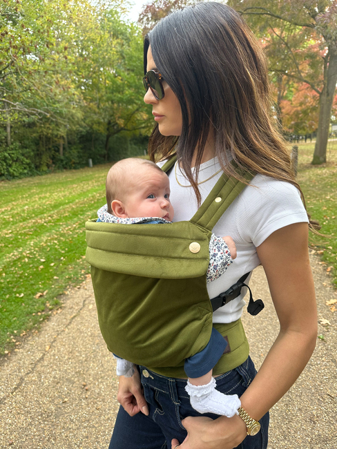 Bizzi Growin Nomad Velvet Babytrage, Cedar Green