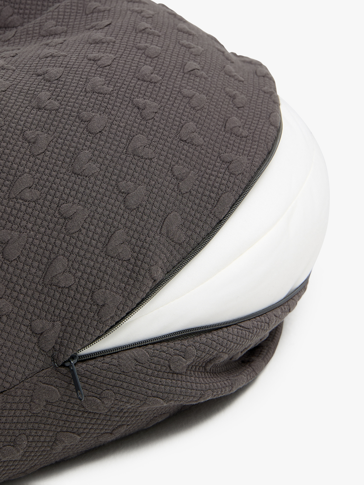 BM-NURSERYPILLOW-DARKGREY-4122_3d.jpg