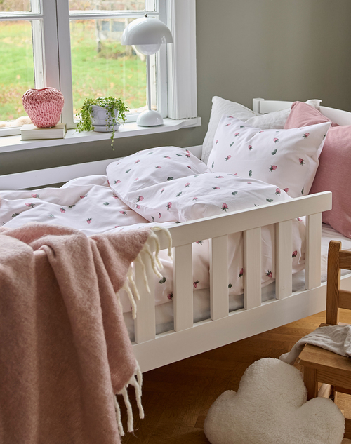 Borganäs Bettwäsche Babybett Erdbeertraum 100x130 cm