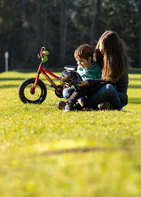 Lazer Pnut KinetiCore 2.0 Pnut KC Fahrradhelm Flying Rocket