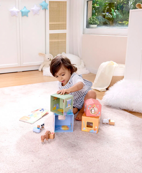 Hape Geschichtenbuch mit Spielset The Happy Stables