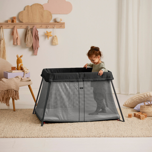 BabyBjörn Light Reisebett mit Spannbetttuch, Schwarz