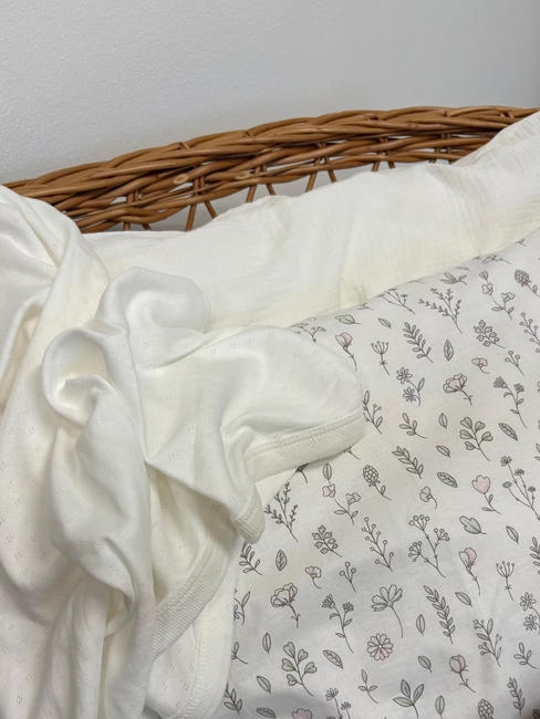 MiniDreams Bettwäsche Babybett Blumenwiese, Weiß