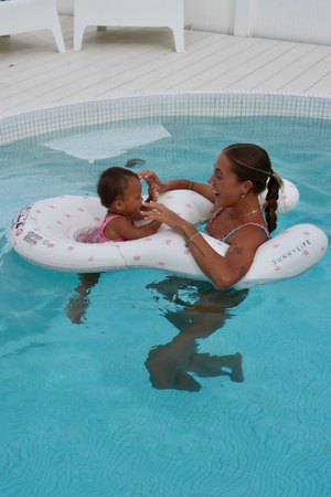 SUNNYLiFE Baby Float Together Aufblasbare Luftmatratze, Strawberry Sunshine