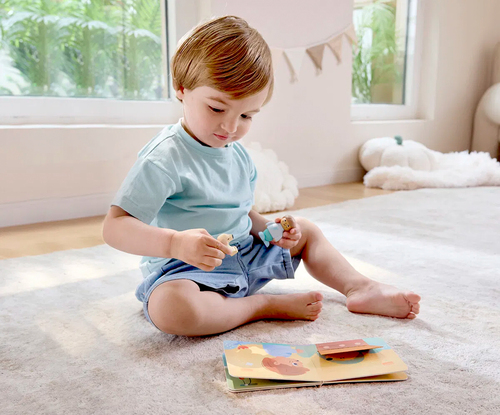 Hape Geschichtenbuch mit Spielset The Dog's New Friend