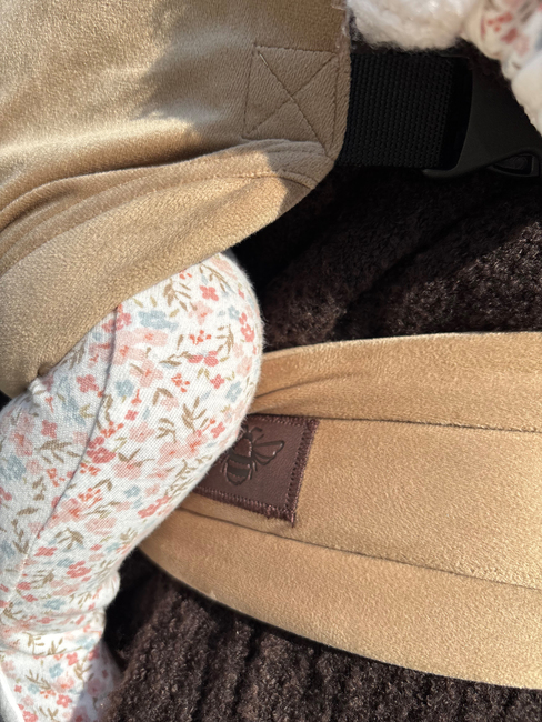 Bizzi Growin Nomad Velvet Babytrage, Almondine