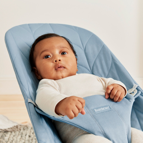 BabyBjörn Bliss Babywippe Gewebe Blütenblatt- Steppung, Blau