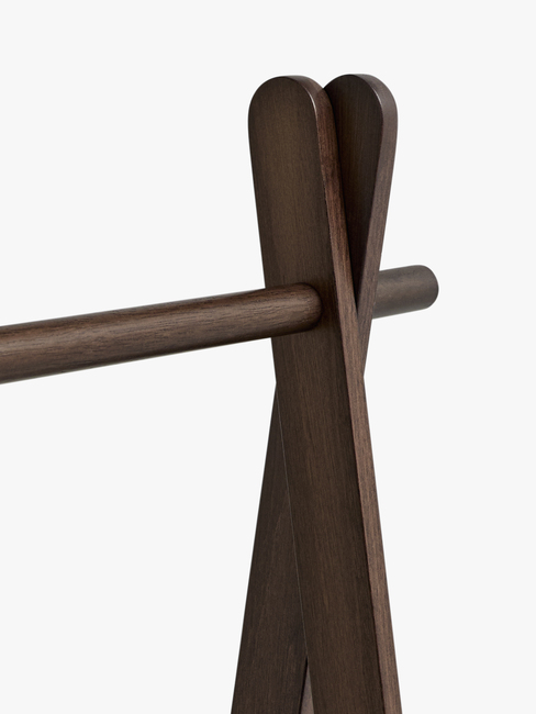 Alice & Fox Dune Kleiderständer, Walnut SHIDA25022-L-BROWN-2675_3c.jpg