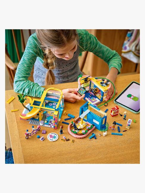 LEGO Friends 42689 Heartlake City Clubhaus der Freunde