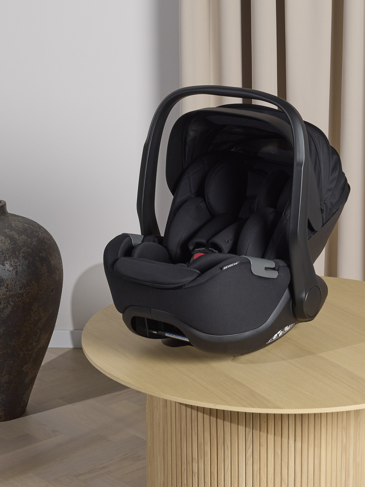 Beemoo Revolve i-Size Babyschale, Black Stone