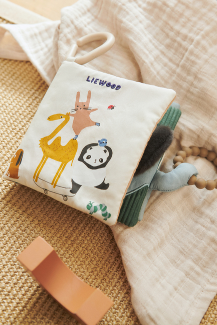 LIEWOOD Fey Classic Aktivitätsbuch, Around the world/Sandy