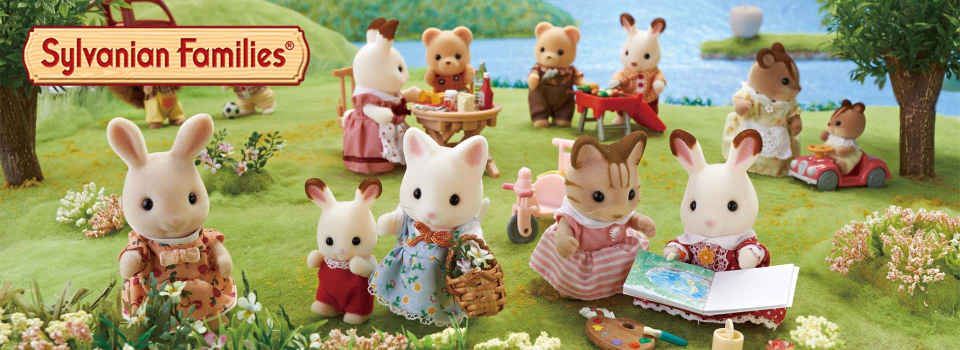 Sylvanian Families Puppen in Gartenumgebung.