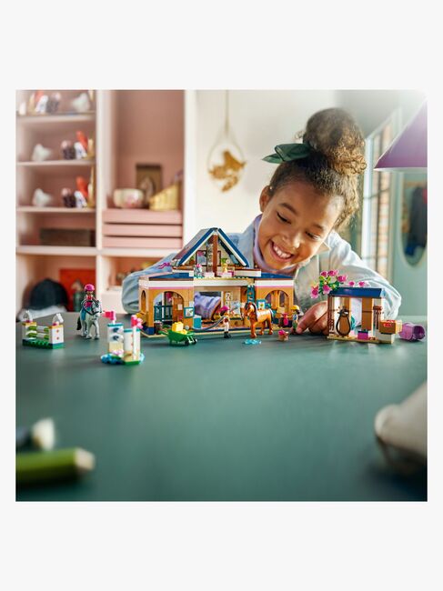 LEGO Friends 42688 Pferdestall und Reitschule