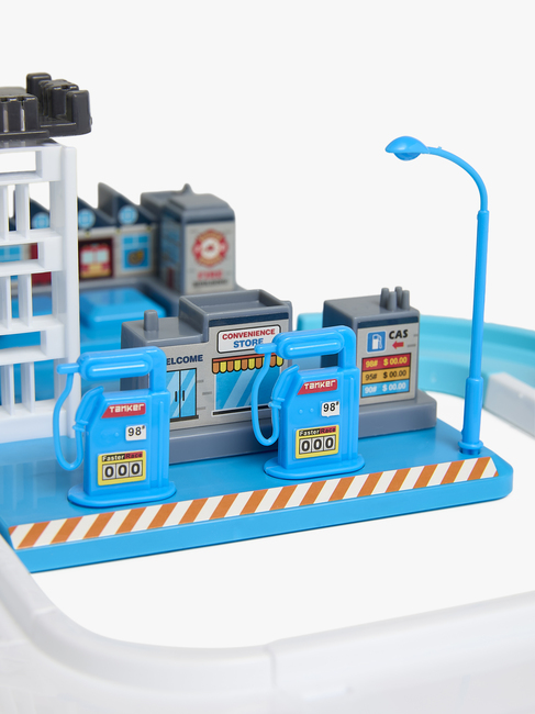 Alex's Garage Autorennbahn Polizeiparkplatz