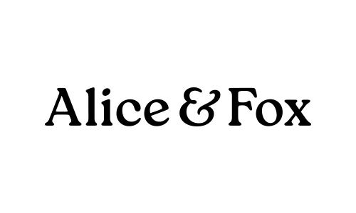 Schwarzes Logo mit dem Text 'Alice'.