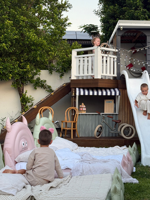 SUNNYLiFE Aufblasbares Kinderbett, Monster Pink