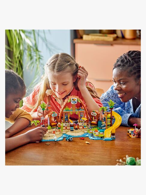 LEGO Friends 42673 Familienurlaub im Strandresort