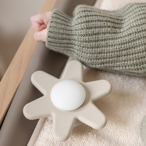 Nattou Soft Silicone Spinner mit Saugnapf, Clay