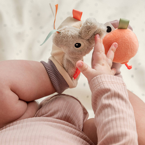 Done By Deer Celebration Fußrassel, Sand