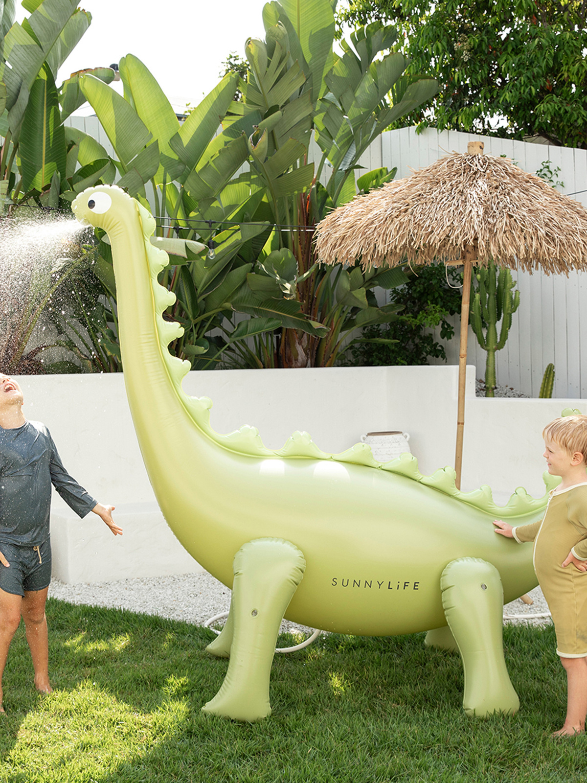 SUNNYLiFE Giant Dino Aufblasbarer Sprinkler, Into the Wild Khaki