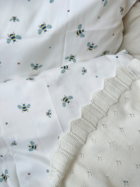 Vanilla Copenhagen Bettwäsche Junior 100x130 cm, HoneyBee Happy