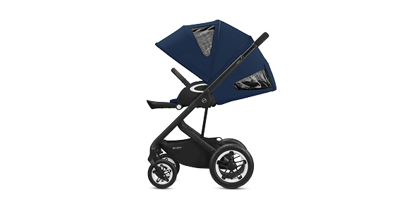 Dunkelblauer Kinderwagen mit schwarzen Rädern und verstellbarem Griff.